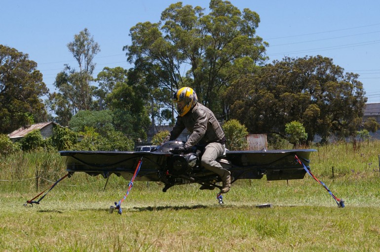 Megvalósult sci-fi: elkészült a repülő robogó