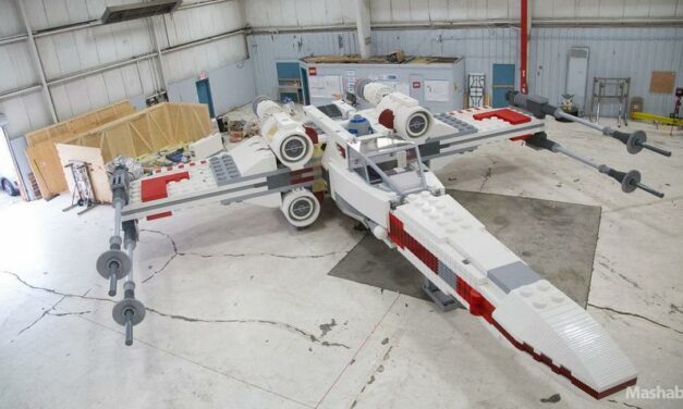 X-szárnyú vadászgép – életnagyságban, LEGO-ból!