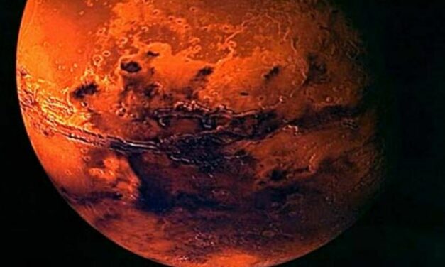 J. Michael Straczynki írja a Vörös Mars tévésorozatot