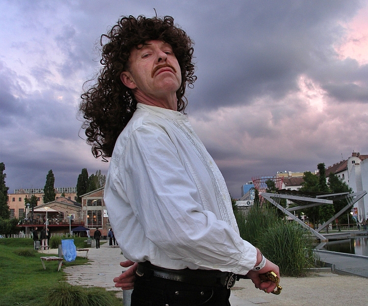 Ian Watson a halhatatlanok útjára lépett